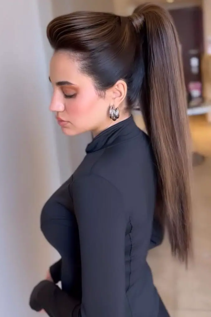 29 Cute Latina Hairstyles Long 12 10. Voluminous Ponytail