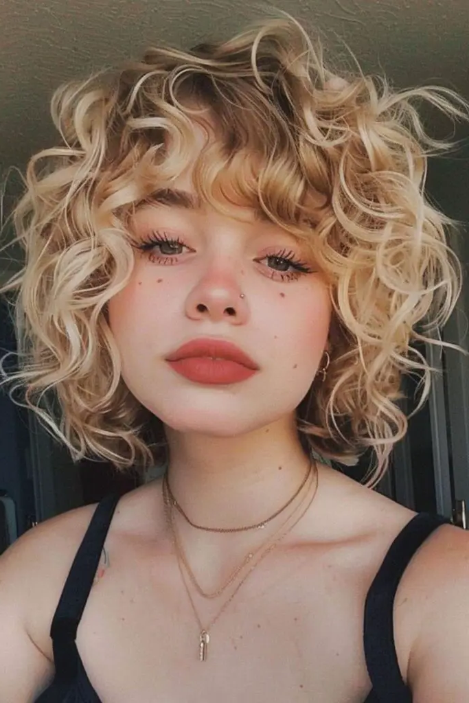 28 Best Hair for Round Face Shape Ideas 14 12. Retro Curls Romance