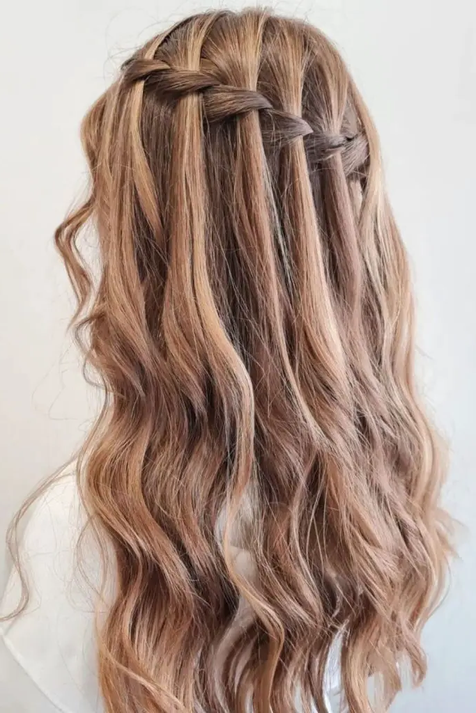 27 Easy Latina Hairstyles 16 14. Elegant Waterfall Braid