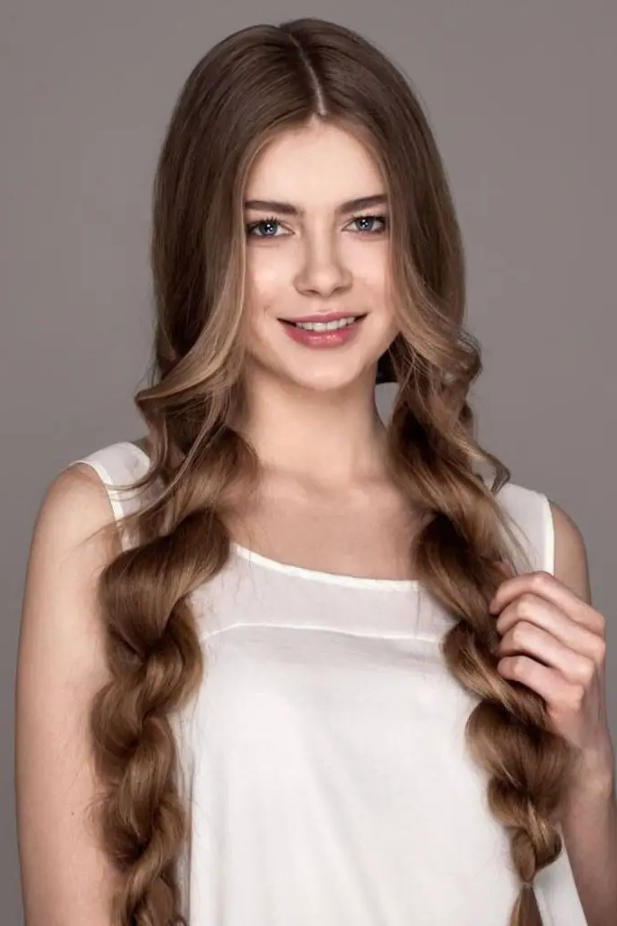 27 Simple Hairstyles for Long Hair 17 15. Rope-Twist Pony Brilliance