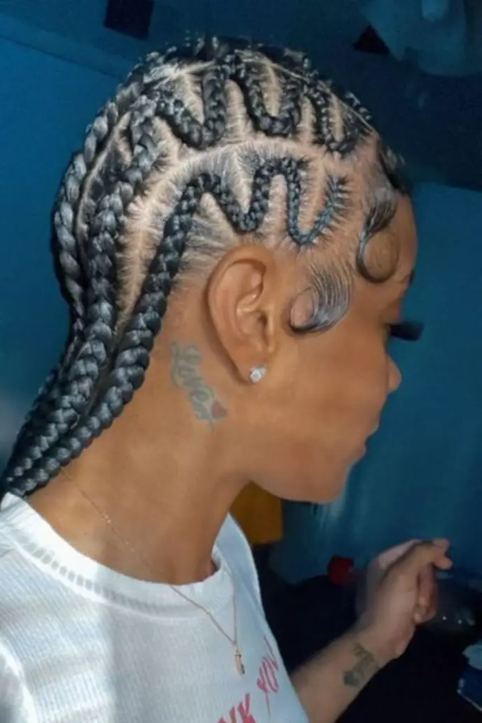 16.Snake Pattern Intrigue