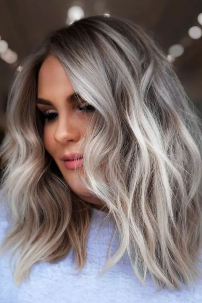 27 Gorgeous Haircuts for Round Chubby Faces 18 16. Side-Parted Blunt Lob