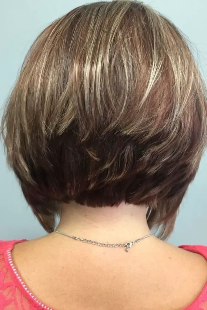 27 Gorgeous Short Hair Back View Styles 19 17. Blunt Bob with Curved Ends