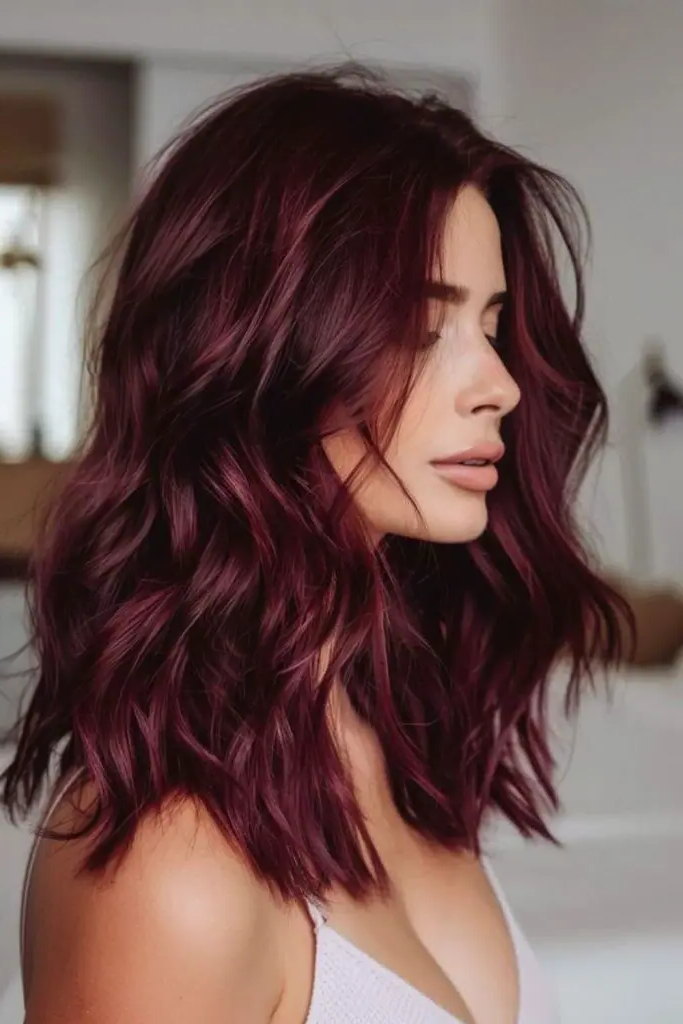 27 Great Medium Length Wavy Hairstyles 19 18. Cranberry Glaze Ribbons