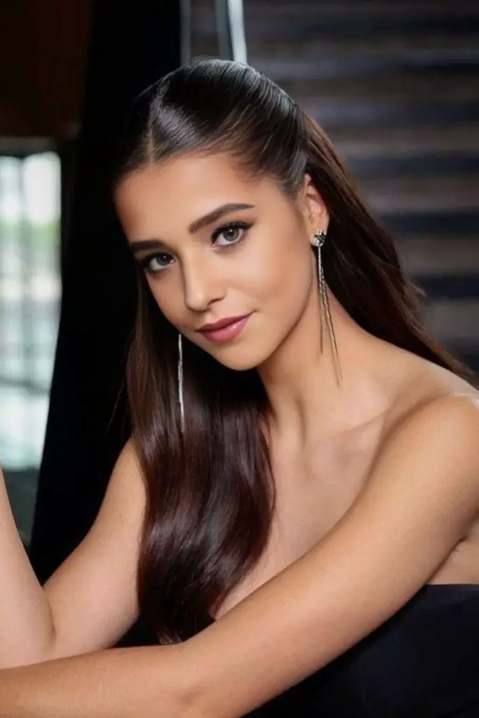 27 Best Very Thin Hair Styles 20 18. Slicked-Back Shine