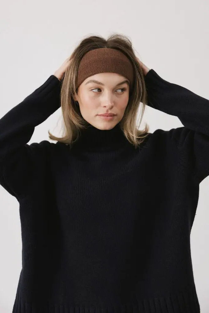 19. Sleek Tied Back Headband