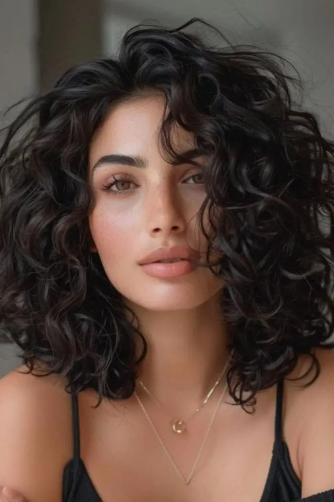 27 Great Medium Length Wavy Hairstyles 4 2. Midnight Spiral Allure