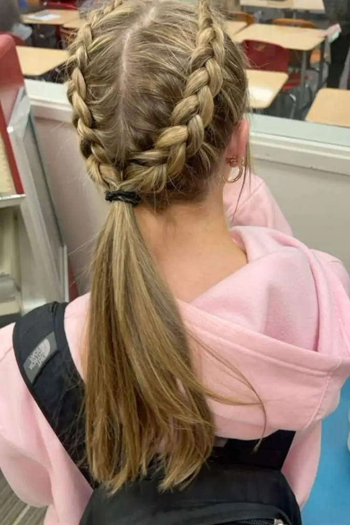 29 Gorgeous Soccer Hairstyles 22 20. Low Ponytail Sleekness