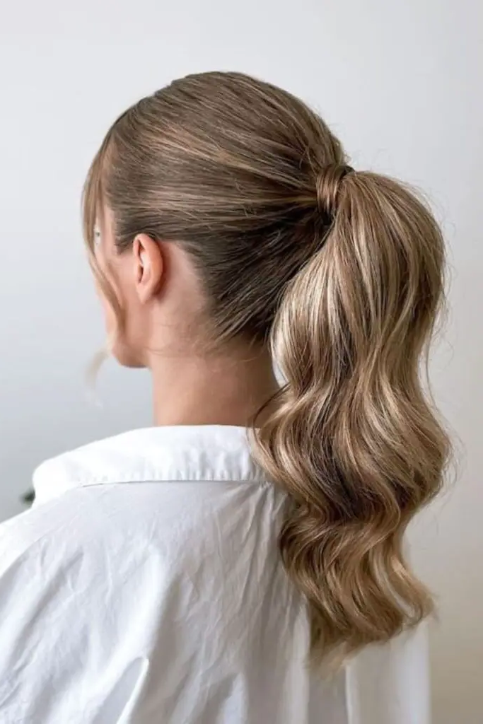 27 Cute Medium Length Haircuts 22 20. Ponytail Perfection