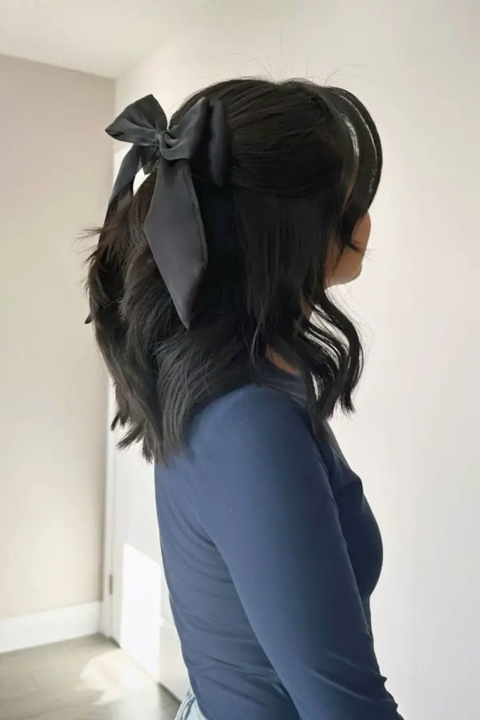 28 Cute Hairstyles with a Bow 23 21. Loose Waves with Bow Barrette