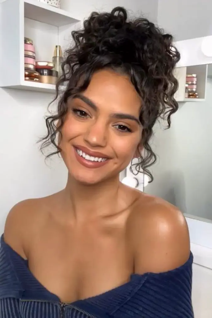 27 Easy Latina Hairstyles 26 24. Curly Pompadour