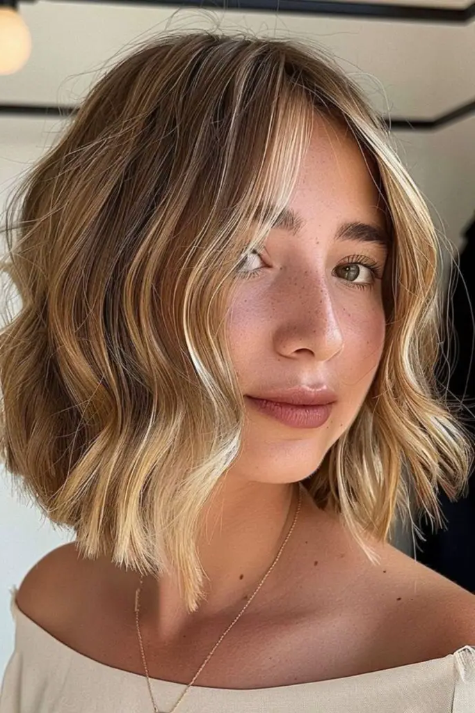 28 Best Hair for Round Face Shape Ideas 27 25. Face-Framing Highlights Glow