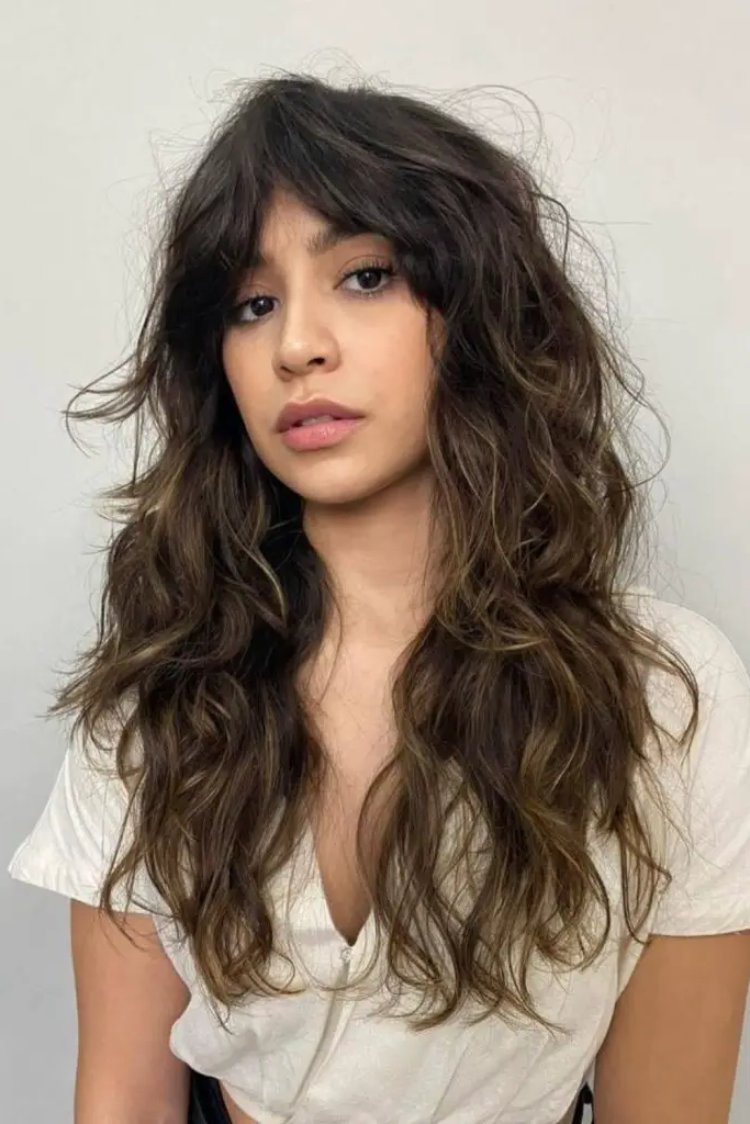 29 Cute Latina Hairstyles Long 28 26. Modern Shag with Soft Waves