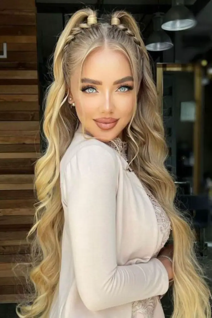 29 Gorgeous Soccer Hairstyles 5 3. Voluminous Waves Vortex