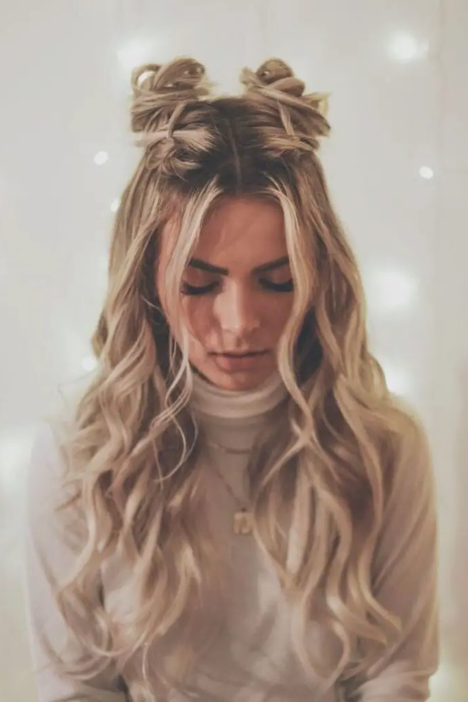 28 Best Volleyball Hairstyles Easy 6 5. Clawed-Up Half Bun