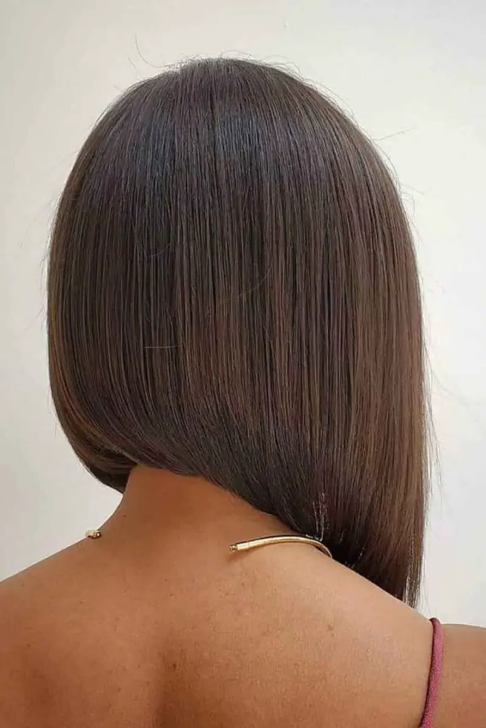 27 Gorgeous Short Hair Back View Styles 7 5. Inverted Lob