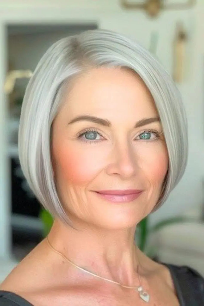 29 Best Bobs for Thin Hair Older Women Ideas 7 5. Sleek Blunt Bob