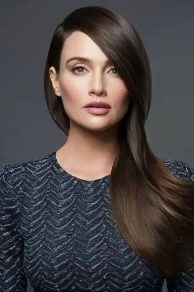 27 Best Very Thin Hair Styles 7 5. Sleek Side Part