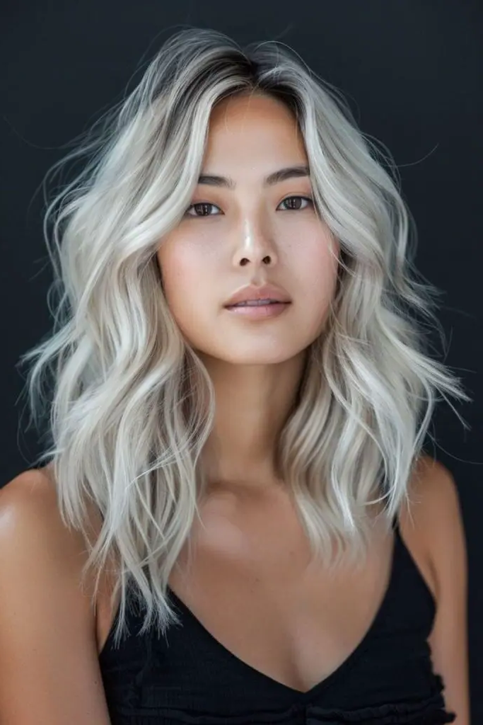 28 Trendy Spring 2025 Hair Trends 8 6. Silver-Sheen Mermaid Waves