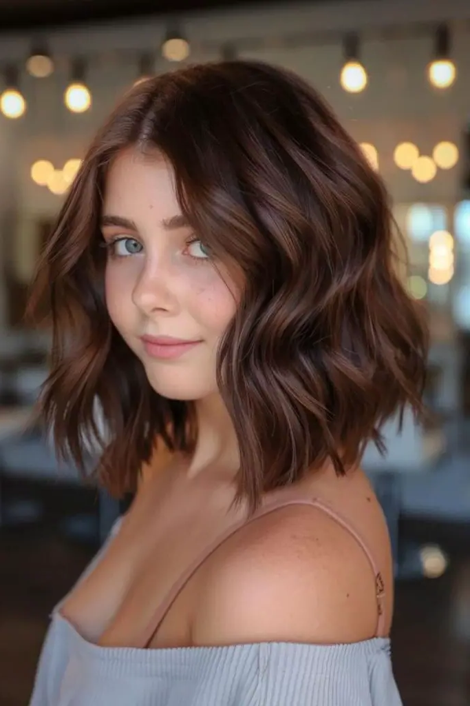 27 Great Medium Length Wavy Hairstyles 10 8. Chocolate-Dipped Elegance