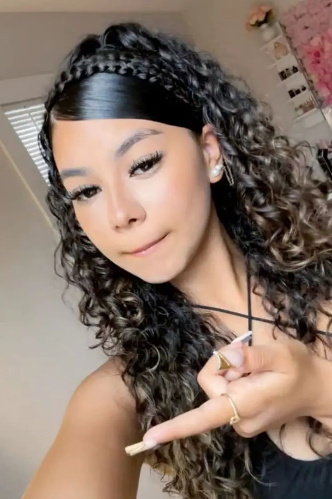 29 Gorgeous Soccer Hairstyles 11 9. Spiral Curls Cascade