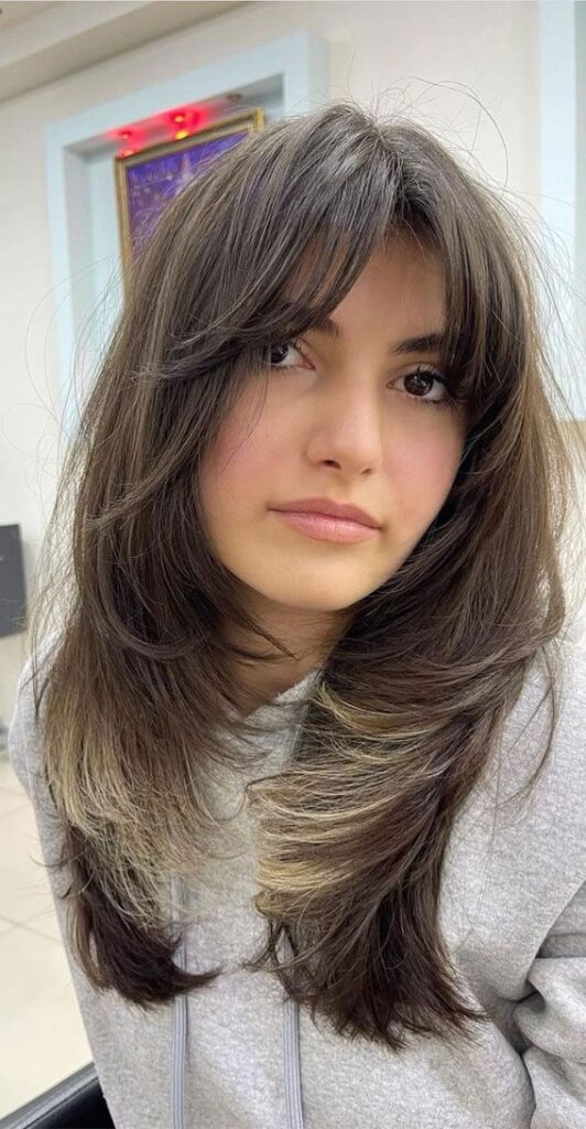 Curtain Bangs – A Soft and Stylish Hair Trend 3 3673150744510501a6e6affe454e216c