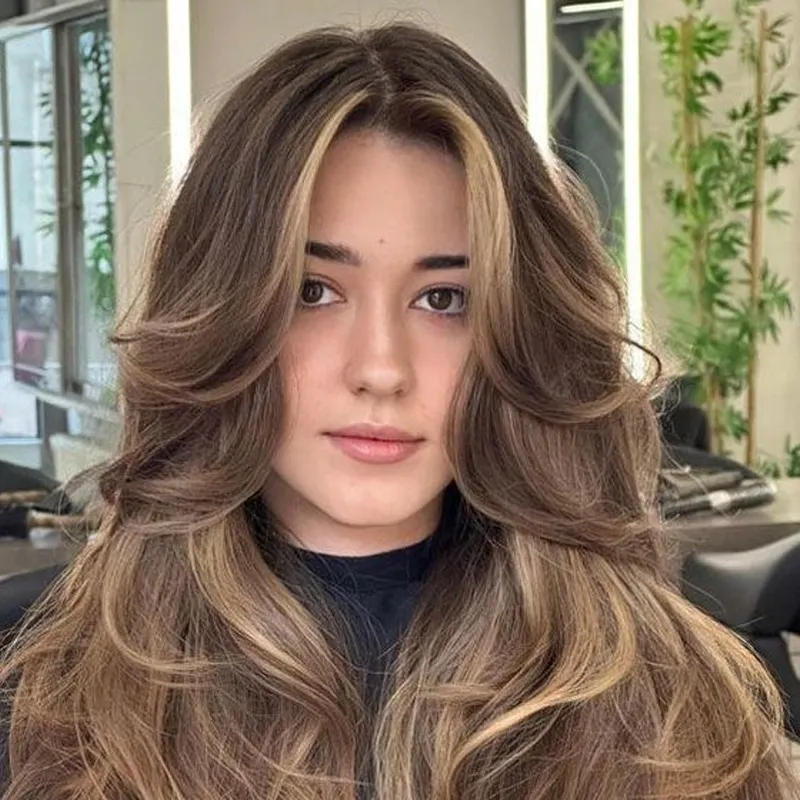 Butterfly Cut – Long Layers that Create Volume and Movement 1 Butterfly haircut with curtain bangs