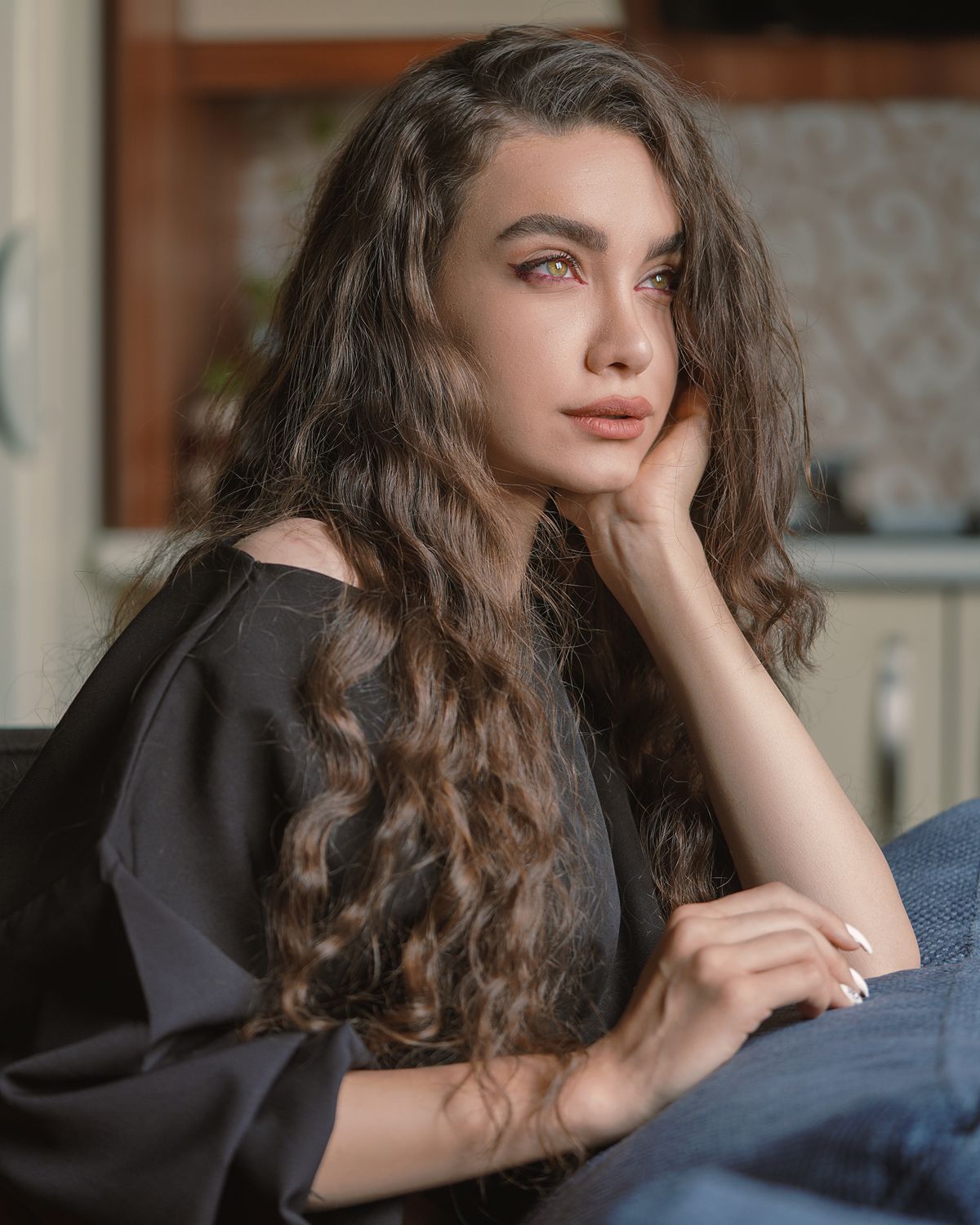 The Natural Elegance of Dark Chocolate Brown Hair for Women 2 Woman with long wavy dark chocolate brown hair