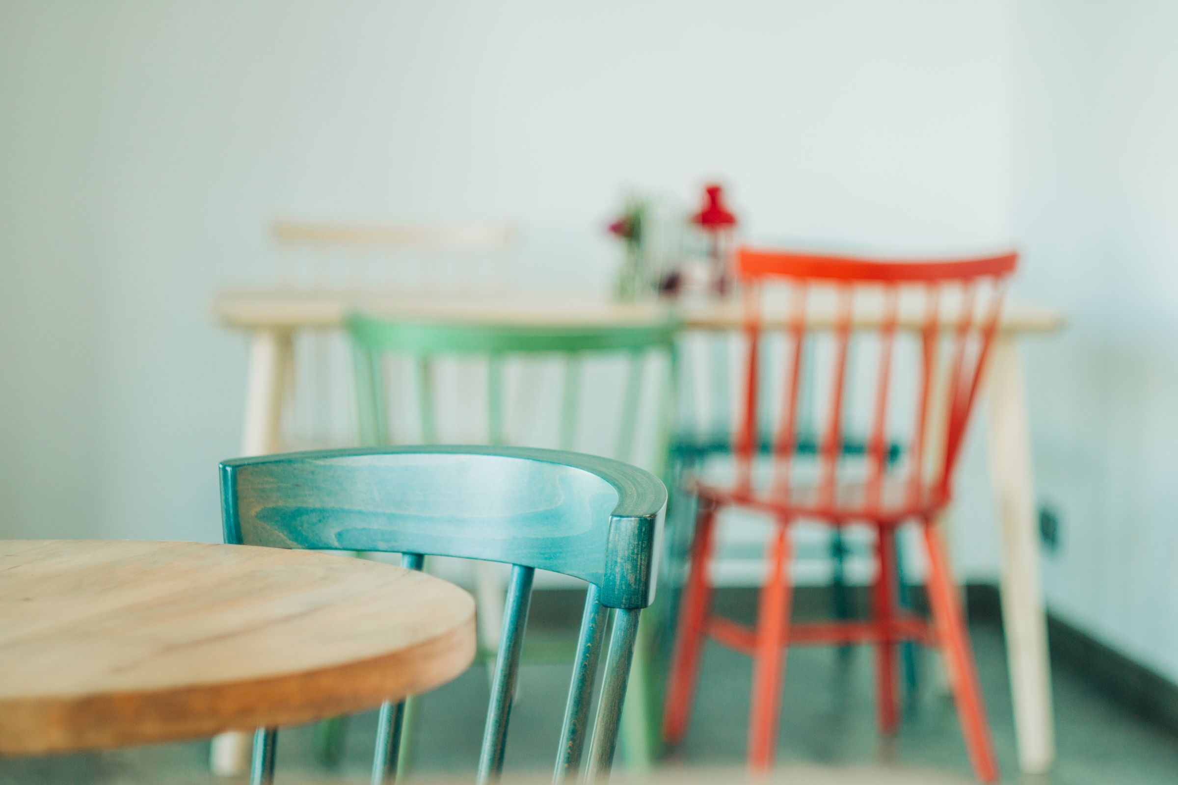 Dining Room Decor Ideas That Make Every Meal Feel Special 4 Mismatched colorful painted dining chairs