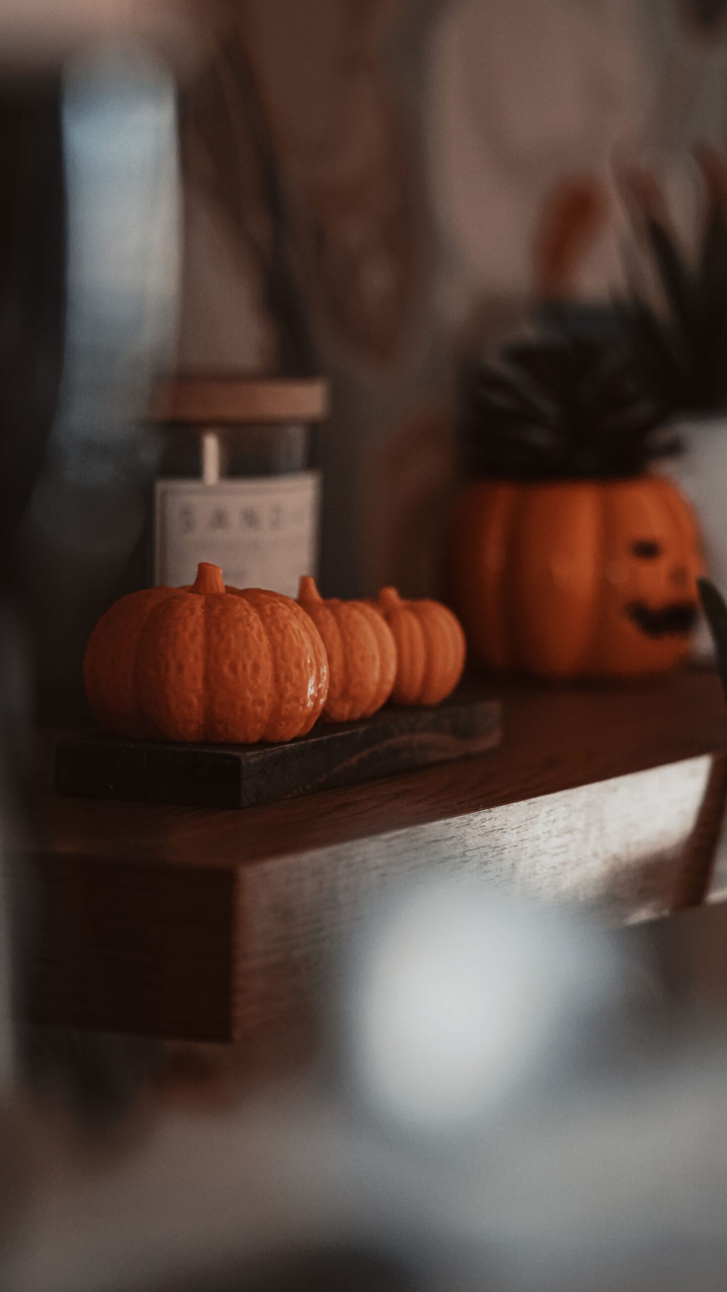 Elegant Halloween Decor Ideas for Every Room in Your Home 6 Small coffee table tray styled with mini ceramic pumpkins and a candle, photo by Nathan J Hilton via Pexels