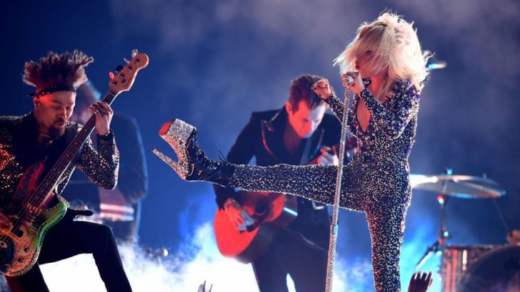 Lady Gaga gives Live Performance at a private Apple concert for a ...